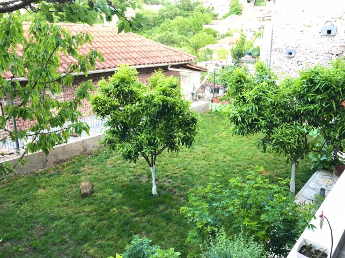 "Mani Guest House" Gjirokaster Ngoại thất bức ảnh