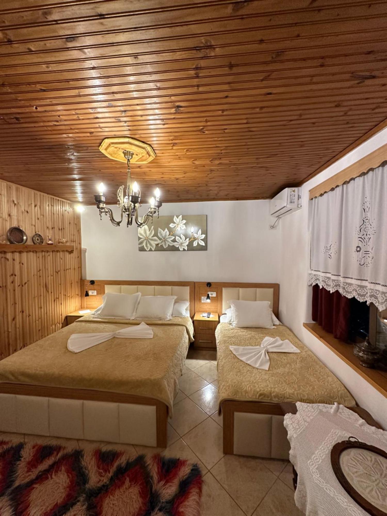 "Mani Guest House" Gjirokaster Ngoại thất bức ảnh