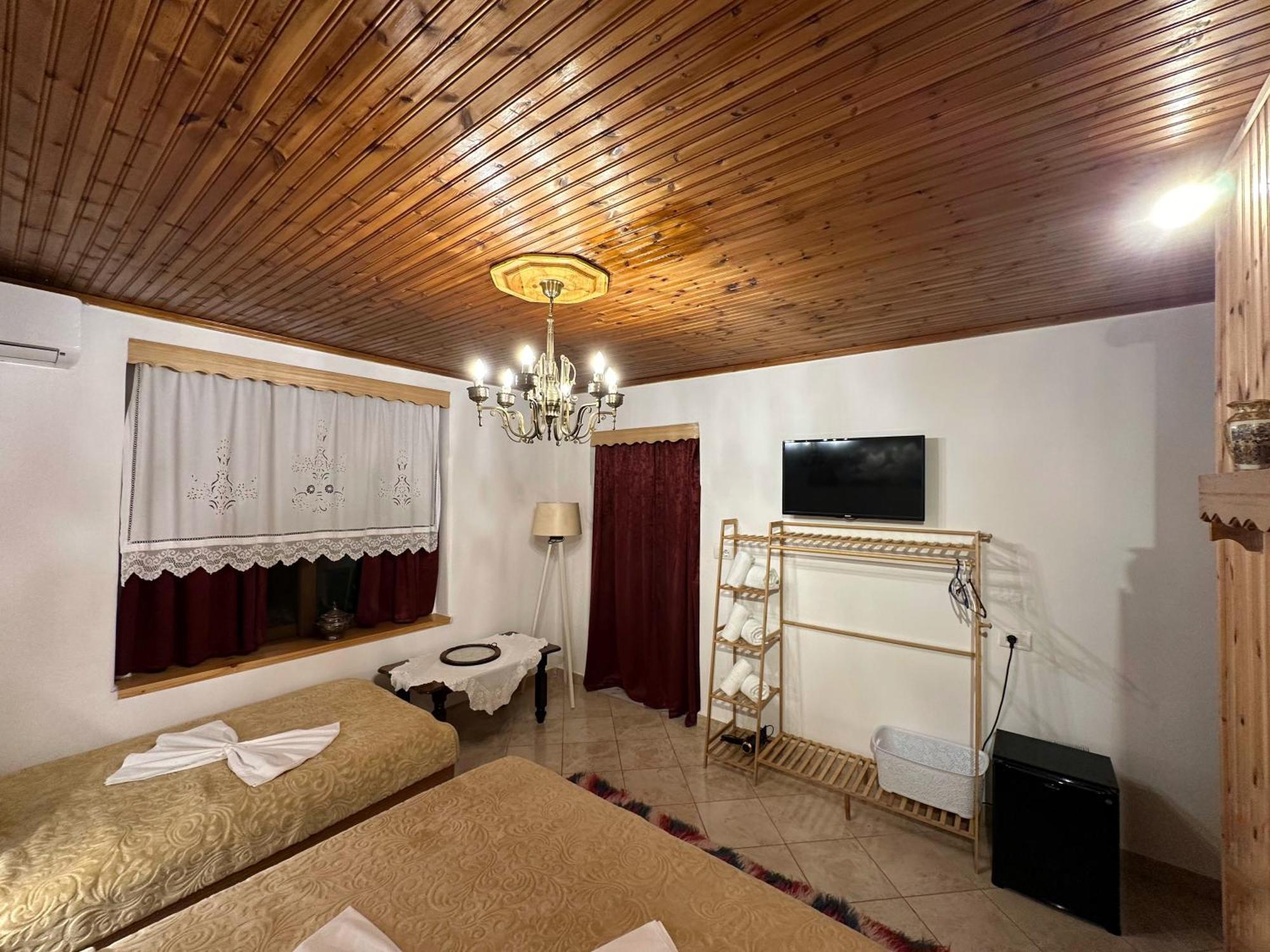 "Mani Guest House" Gjirokaster Ngoại thất bức ảnh